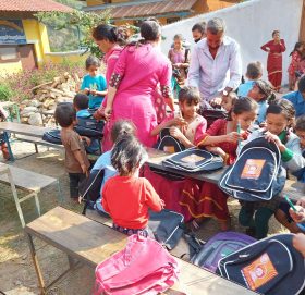 मिलाप फाउण्डेसनद्वारा शैक्षिक सामाग्री वितरणा