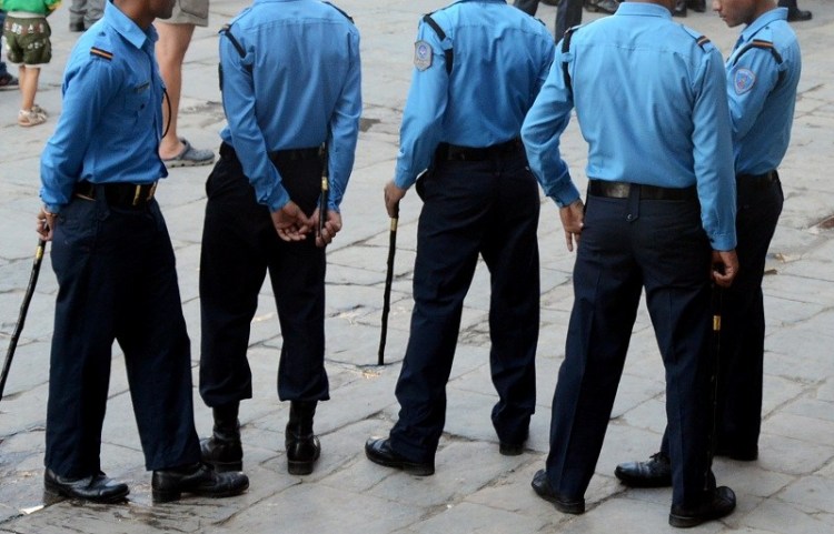 तल्लो तहका प्रहरी ः पूरा बिदा पाउँदैनन्, अठार घण्टासम्म काम