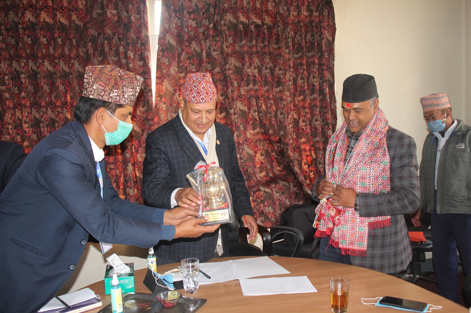 काउन्सिलका निवर्तमान सदस्य ओझाको बिदाइ