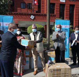 नेपाल रेडक्रस सोसाइटी र कोका-कोलाको दोस्रो चरणको भेन्टिलेटर र सुरक्षा सामग्री वितरण