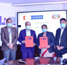 राष्ट्रिय वाणिज्य बैंक र सुनकोशी गाँउपालिका बीच सहुलियतपूर्ण कर्जामा सहकार्य गर्ने सम्बन्धमा सम्झौता