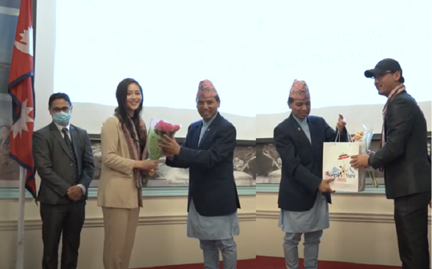 बेलायतमा क्रियाशिल नेपाली चलचित्रकर्मीलाई लन्डनस्थित नेपाली दूतावासले सम्मान गर्दा जे देखियो