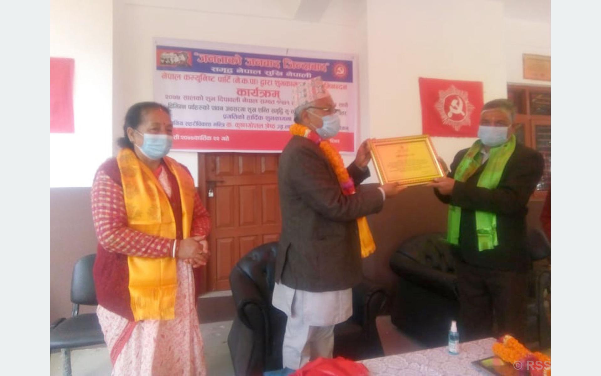 कुनै पनि हालतमा नेकपा फुट्दैन : मन्त्री श्रेष्ठ