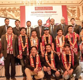 एभरेष्ट बैंकद्वारा हिमाल आरोहणलाई सम्मान