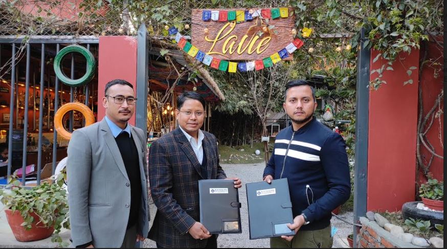 विओकेका ग्राहक महानुभावहरुलाई  Lavie रेस्टुरेन्टमा १०% छुट