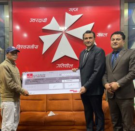 एन आई सी एशिया बैंकद्वारा घातक रोगको उपचारवापत रू. १० लाखको बीमा रकम भुक्तानी