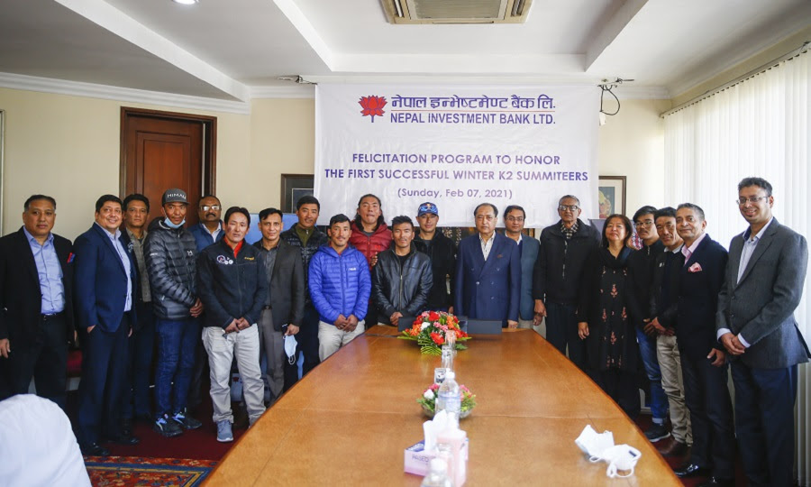 नेपाल इन्भेष्टमेण्ट बैंकद्वारा ‘केटु’ आरोहण गर्ने कीर्तिमानी आरोहीलाई १० लाख प्रदान