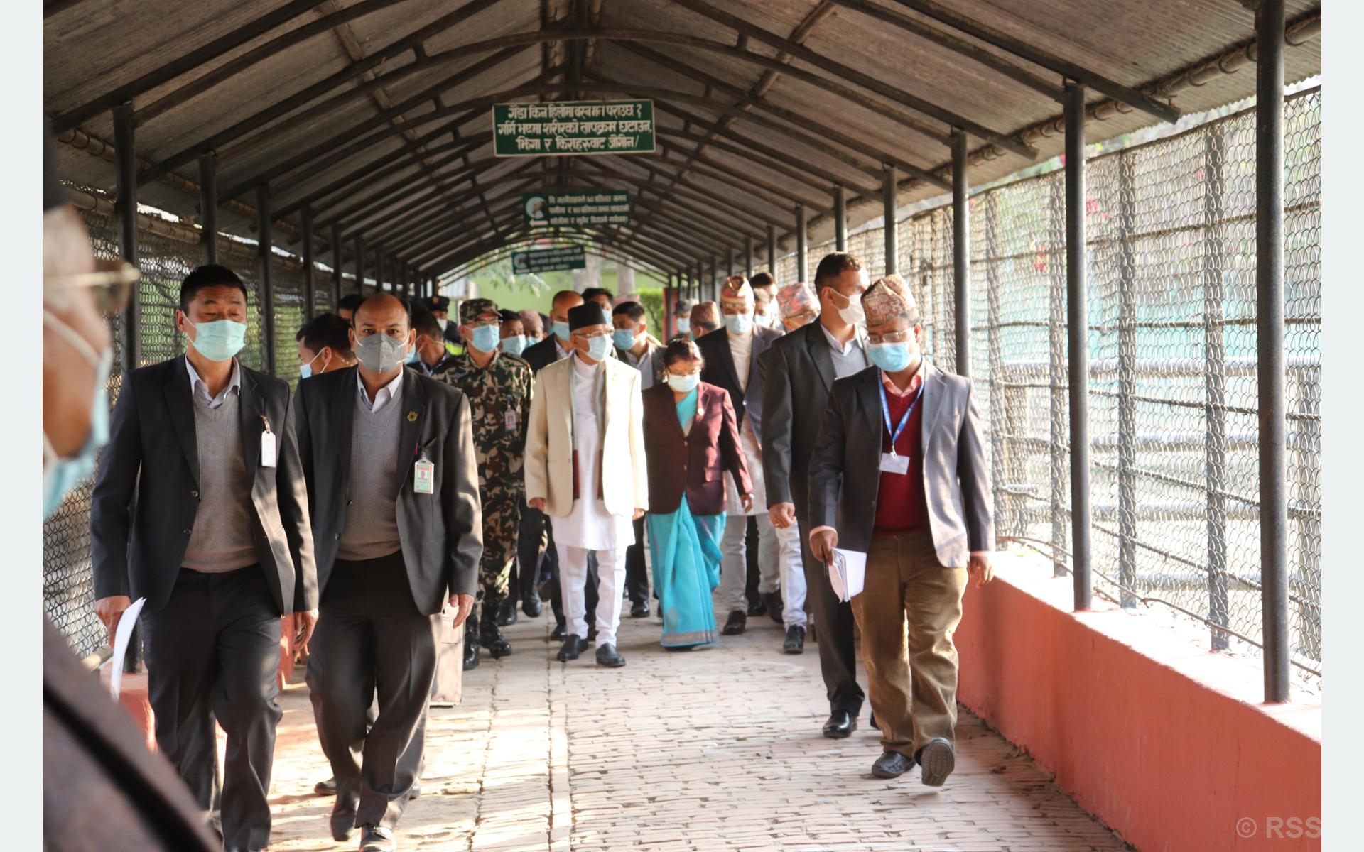 प्रधानमन्त्रीले चिडियाखानाका गैंडाको ‘अभिभावकत्व ग्रहण’ गरेपछि…