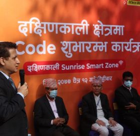 दक्षिणकाली मन्दिर परिसरमा सनराइज बैंकको क्यूआर भुक्तानी सेवा