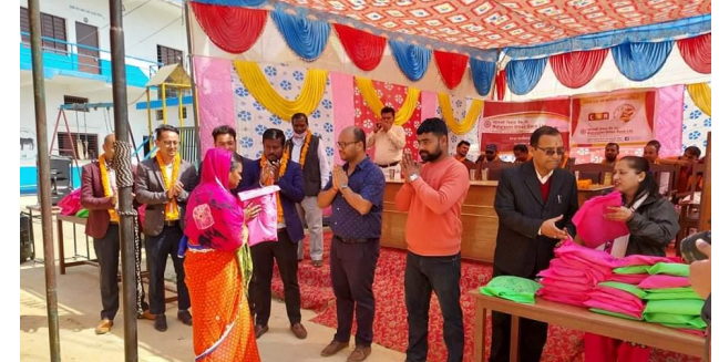 महालक्ष्मी विकास बैंकद्वारा विद्यालय पोशाक वितरण