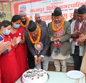 मध्यपुरथिमि नगरपालिकाको रजत वर्ष समारोह लकडाउन र विद्यालय बन्द दुबै हुँदैन ः मन्त्री श्रेष्ठ