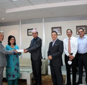 हिमालयन बैंकले पाटन दरबार क्षेत्रको मन्दिर पुनर्निर्माणका लागि एक करोड रुपैयाँ दियो