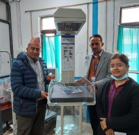 ज्योति विकास बैंकद्वारा बेनी अस्पताल र बुर्तिबाङ प्राथमिक स्वास्थ्य केन्द्रलाई बेबी वार्मर प्रदान