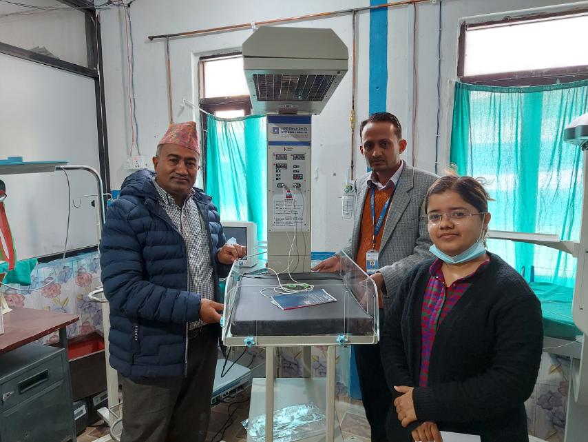 ज्योति विकास बैंकद्वारा बेनी अस्पताल र बुर्तिबाङ प्राथमिक स्वास्थ्य केन्द्रलाई बेबी वार्मर प्रदान