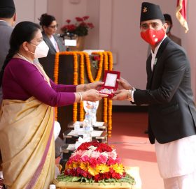 एनआईसी एशिया बैंकका सिईओे ‘प्रबल जनसेवा श्री (चतुर्थ)’ बाट सम्मानित