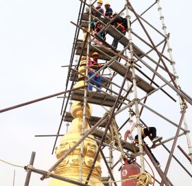 धरहरामा राखियो ९५ तोला सुन जडित ३३० किलोको गजुर