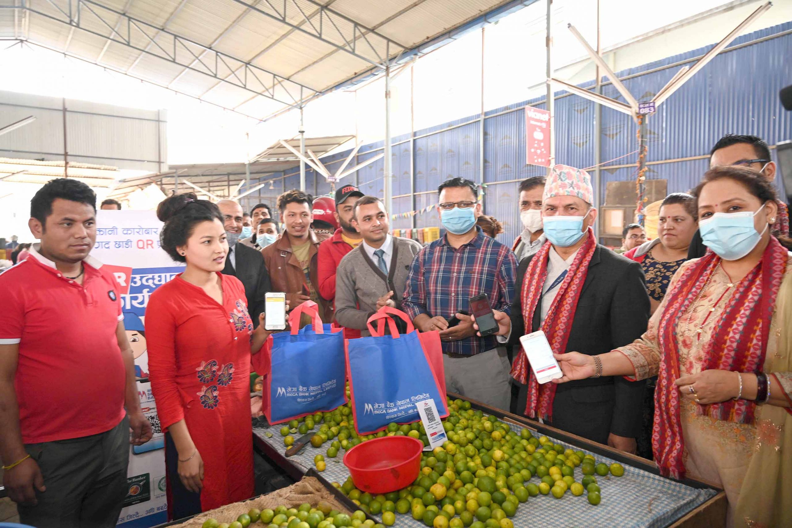 जोरपाटीको तरकारी बजारमा मेगा बैंकको क्यूआर कोड