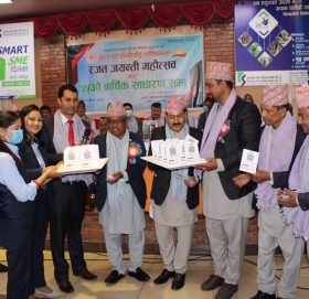 कामना सेवाद्वारा अटो व्यवसायीहरुलाई क्युआर कोड