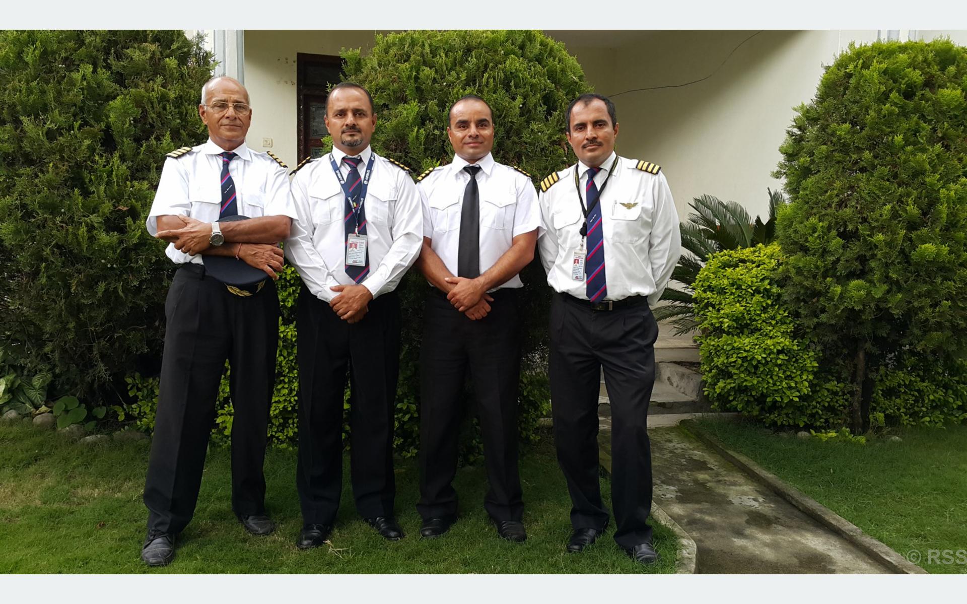 एक बुबा र तीनै छोरा पाइलट, एकै ककपिटमा