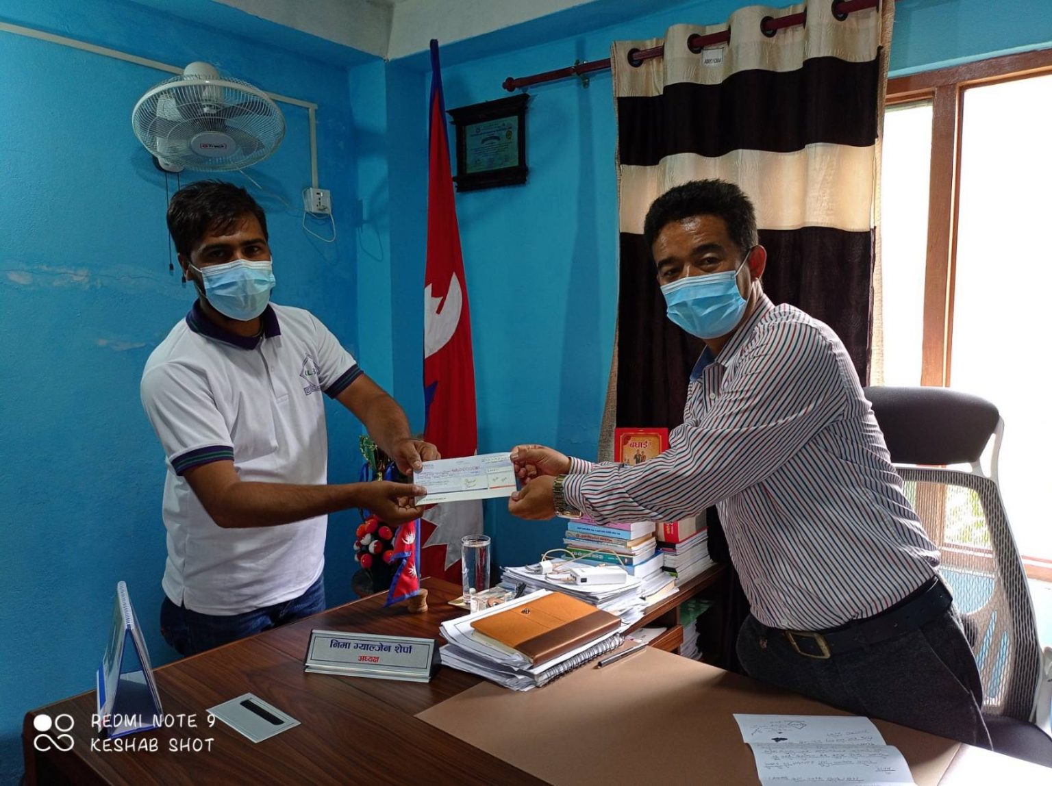 सिभिल लघुवित्तद्वारा हेलम्बुका बाढी पीडितलाई राहत हस्तान्तरण