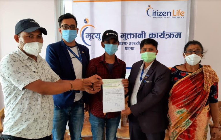 सिटिजन लाइफद्वारा एकै दिन दुई मृत्यु बीमा दाबी रकम हस्तान्तरण