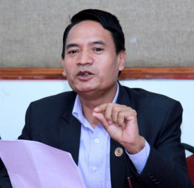 स्वास्थ्यमन्त्रीको सम्पत्तिः २२ तोला सुन,२० लाख सेयरमा लगानी