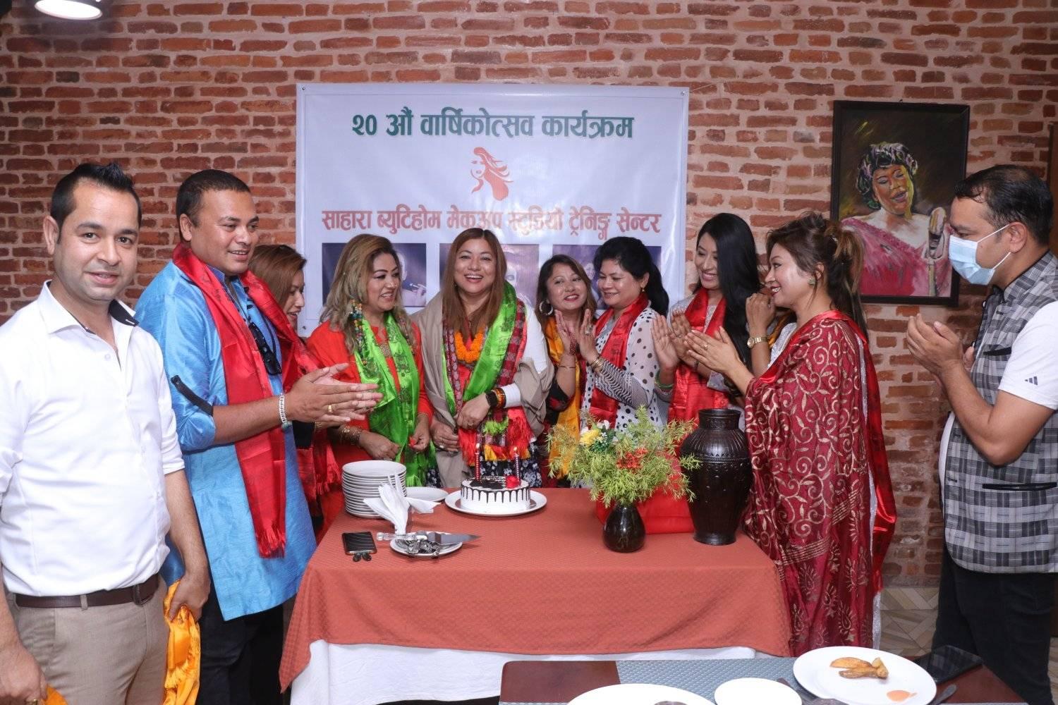 रोज शिप बिकाश तालिम केन्द्र द्वारा सौन्दर्यकर्मी रचना शाक्य सम्मानित