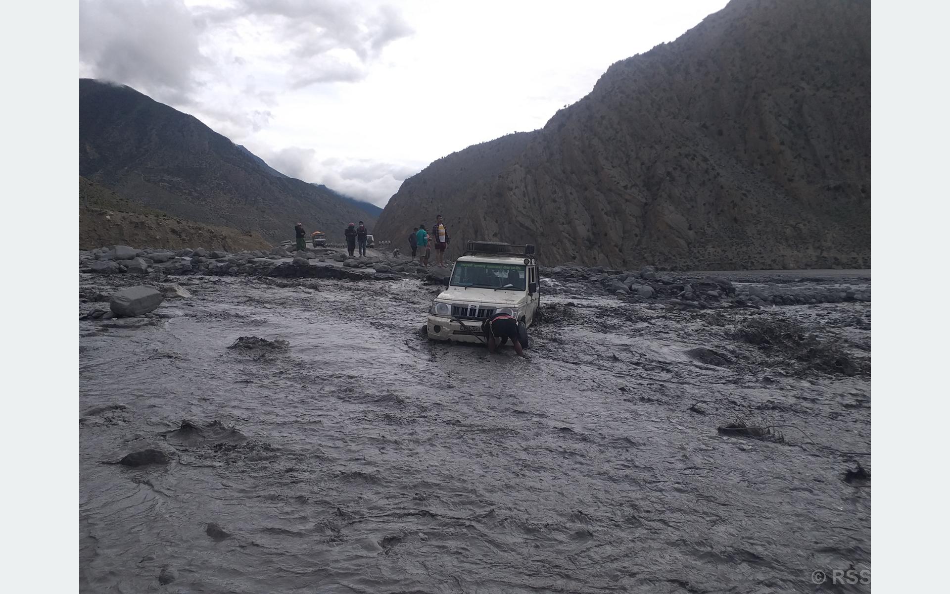 पग्लँदै हिमाली बस्ती