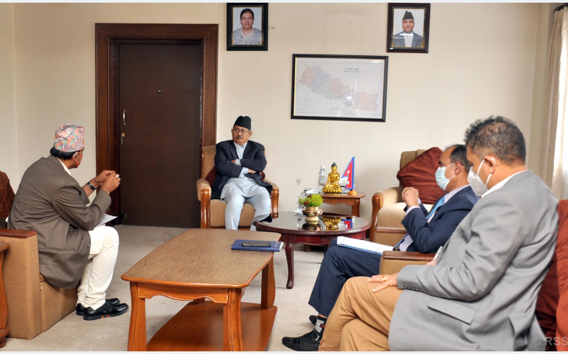 गृहमन्त्रीद्वारा भैरहवा अन्तर्राष्ट्रिय विमानस्थलको प्रगतिबारे जानकारी