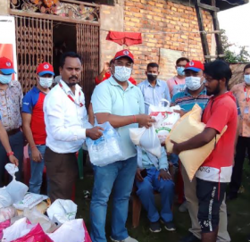 ग्लोबल आइएमई बैंकद्वारा बाढी पिडितलाई राहत वितरण