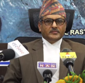 व्यवसाय गर्न सेयरधितो कर्जाको सीमा लागू हुन्न : गभर्नर