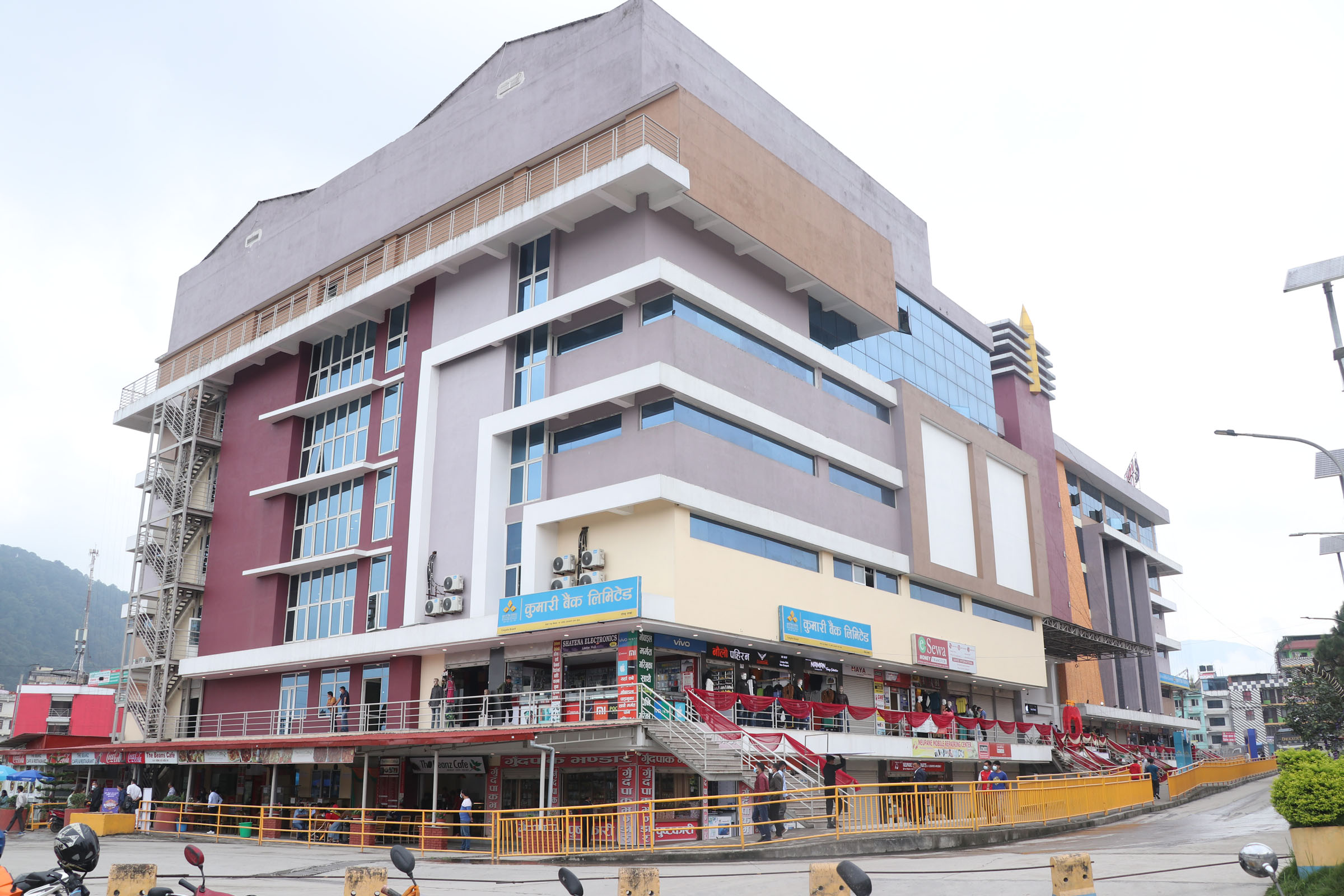 नयाँ बसपार्कमा लोत्से मल निर्माण