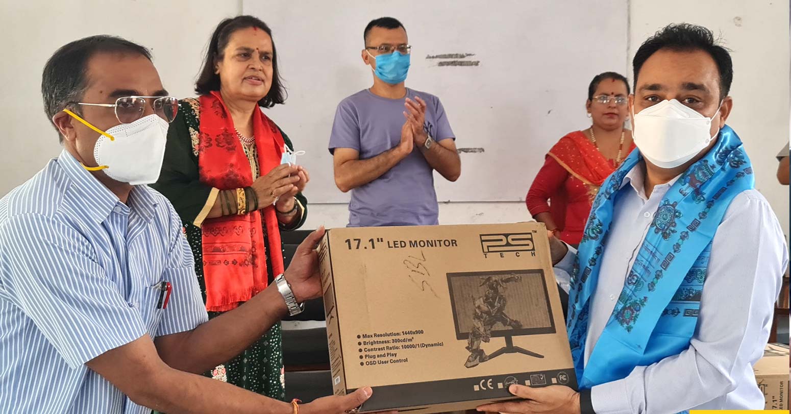 सिद्धार्थ बैंकद्वारा विद्यालयलाई कम्प्युटर हस्तान्तरण