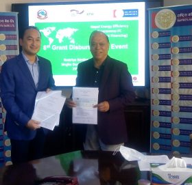 उर्जा बचत कार्य गरे वापत रा.वा.बैंकद्धारा १३ कम्पनीलाई अनुदान रकम हस्तान्तरण