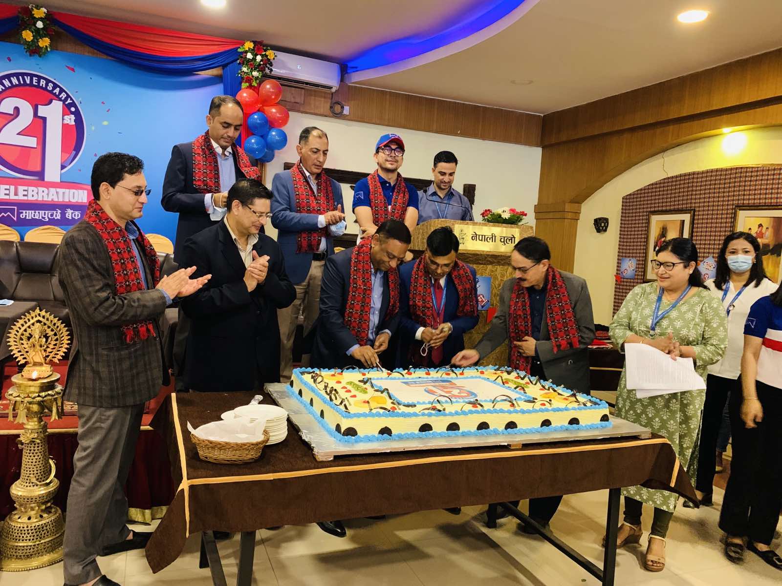 माछापुच्छ्रे बैंकले वार्षिकोत्सवमा दियो बिभिन्न अफर