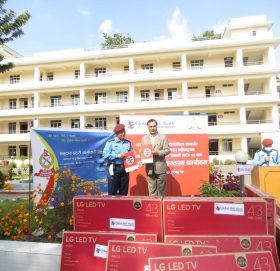 ग्लोबल आइएमई बैंकद्वारा महानगरीय प्रहरी परिसर ललितपुरलाई १० थान एलइडी टिभी हस्तान्तरण