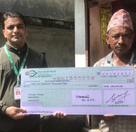 नेपाल बङ्गलादेश बैंकद्वारा रु. १ लाखको दुर्घटना बीमा भुक्तानी