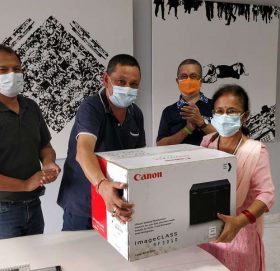 दिदी बहिनी कृषक समूहलाई हिमालयन बैंकको प्रिन्टर सहयोग