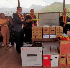 ज्योति विकास बैंकद्धारा प्रगतिशील माध्यमिक विद्यालयलाई कम्प्युटर प्रदान