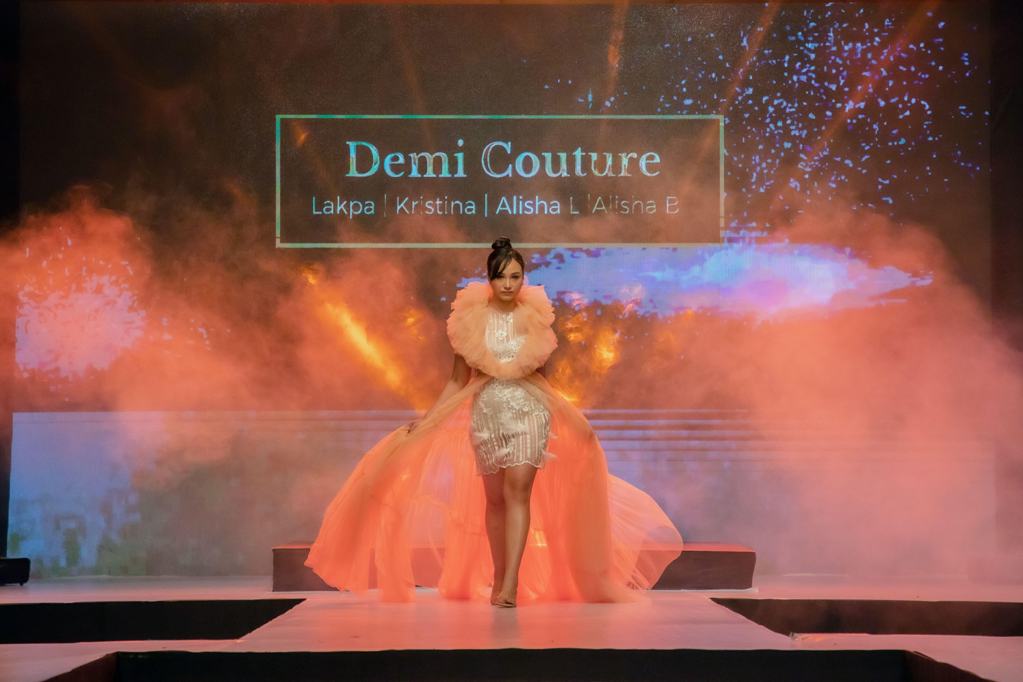 हायतको र्याम्पमा सेलिब्रेटी र मोडलको फेसन शो