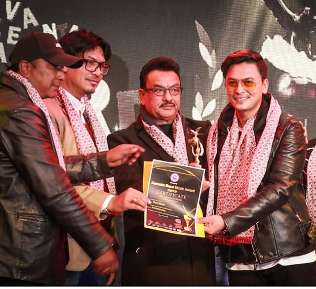 शम्भुजीतलाई आजिवन योगदान सम्मान, अग्लेश्वरी हिल्सको बृत्तचित्र प्रदान