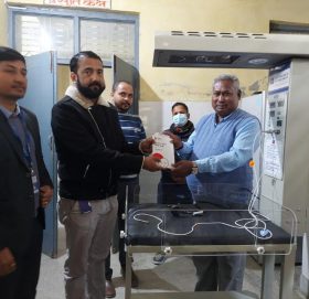 ज्योति विकास बैंकद्वारा विभिन्न अस्पतालहरुलाई बेबी वार्मर प्रदान