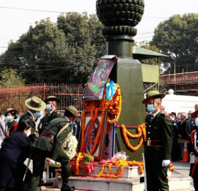 राष्ट्रपतिद्वारा राष्ट्रनिर्माता पृथ्वीनारायण शाहका सालिकमा पुष्पहार