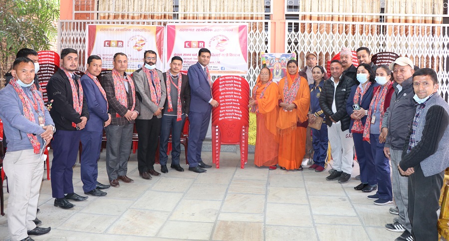 महालक्ष्मी विकास बैंकद्धारा नेपाल मानव धर्म सेवा समितीलाई १५५ थान कुर्सी प्रदान