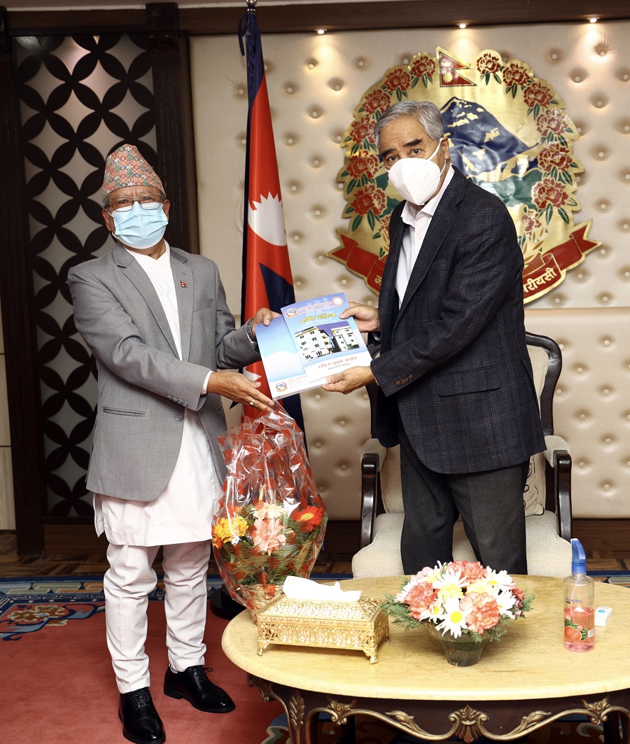 प्रधानमन्त्री देउवासमक्ष राष्ट्रिय सूचना आयोगको वार्षिक प्रतिवेदन पेश