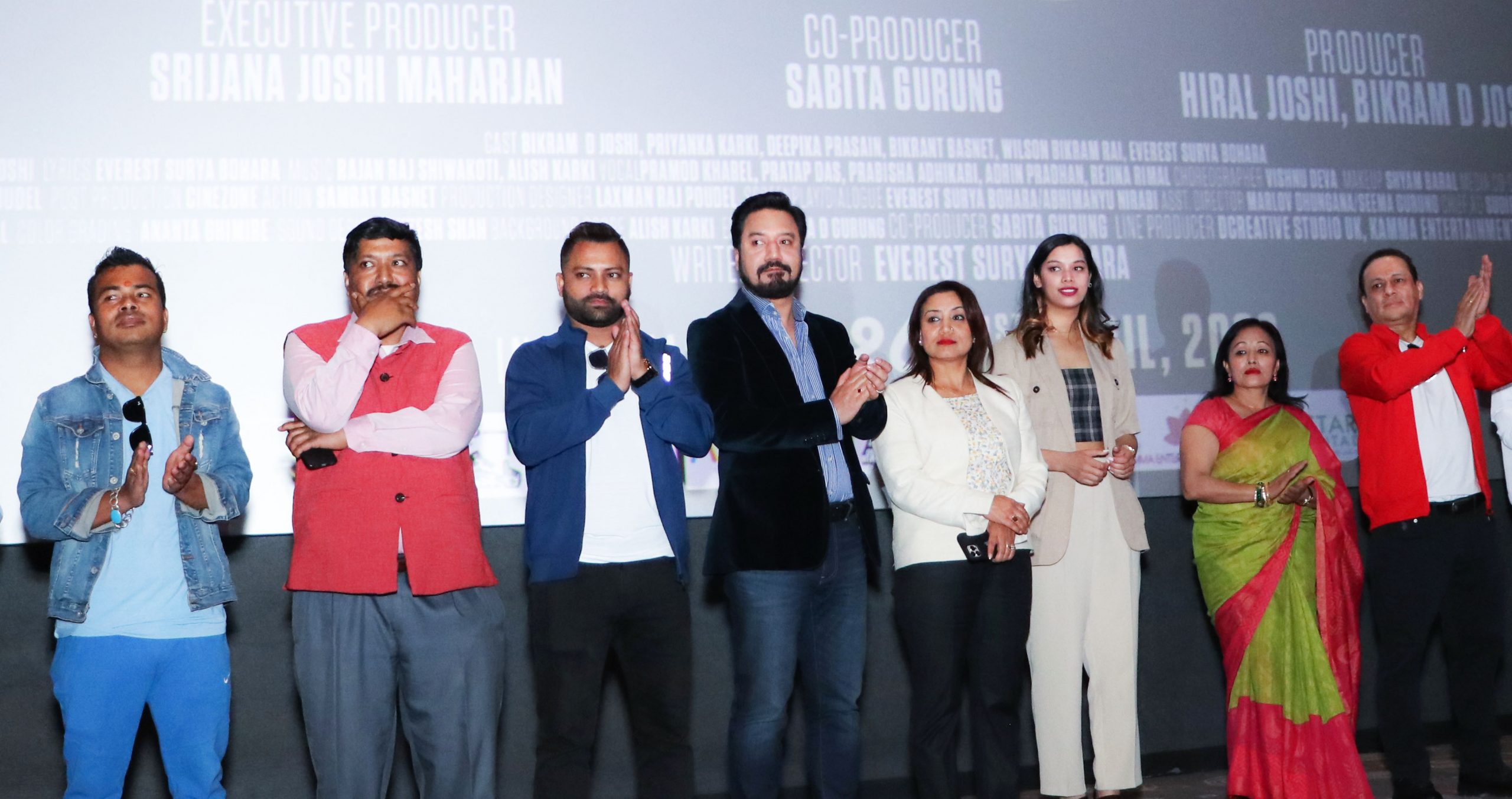 अनौठो माया लिएर आए बिक्रम र दीपीका