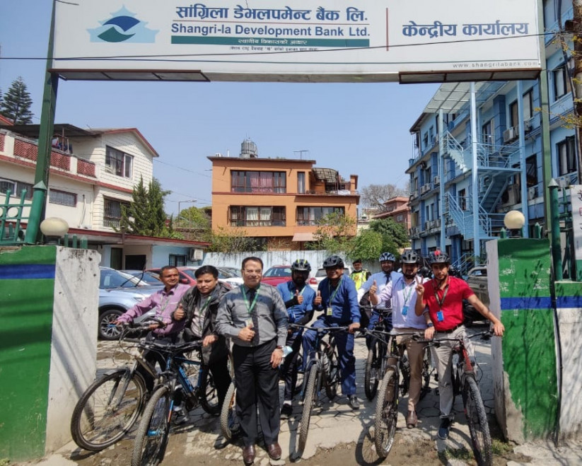 सांग्रिला डेभलपमेन्ट बैंकका कर्मचारीबाट साइकल प्रयोगमा जोड