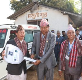 सगरमाथा इन्स्योरेन्सद्धारा स्वास्थ्य चौकीलाई एम्बुलेन्स सहयोग