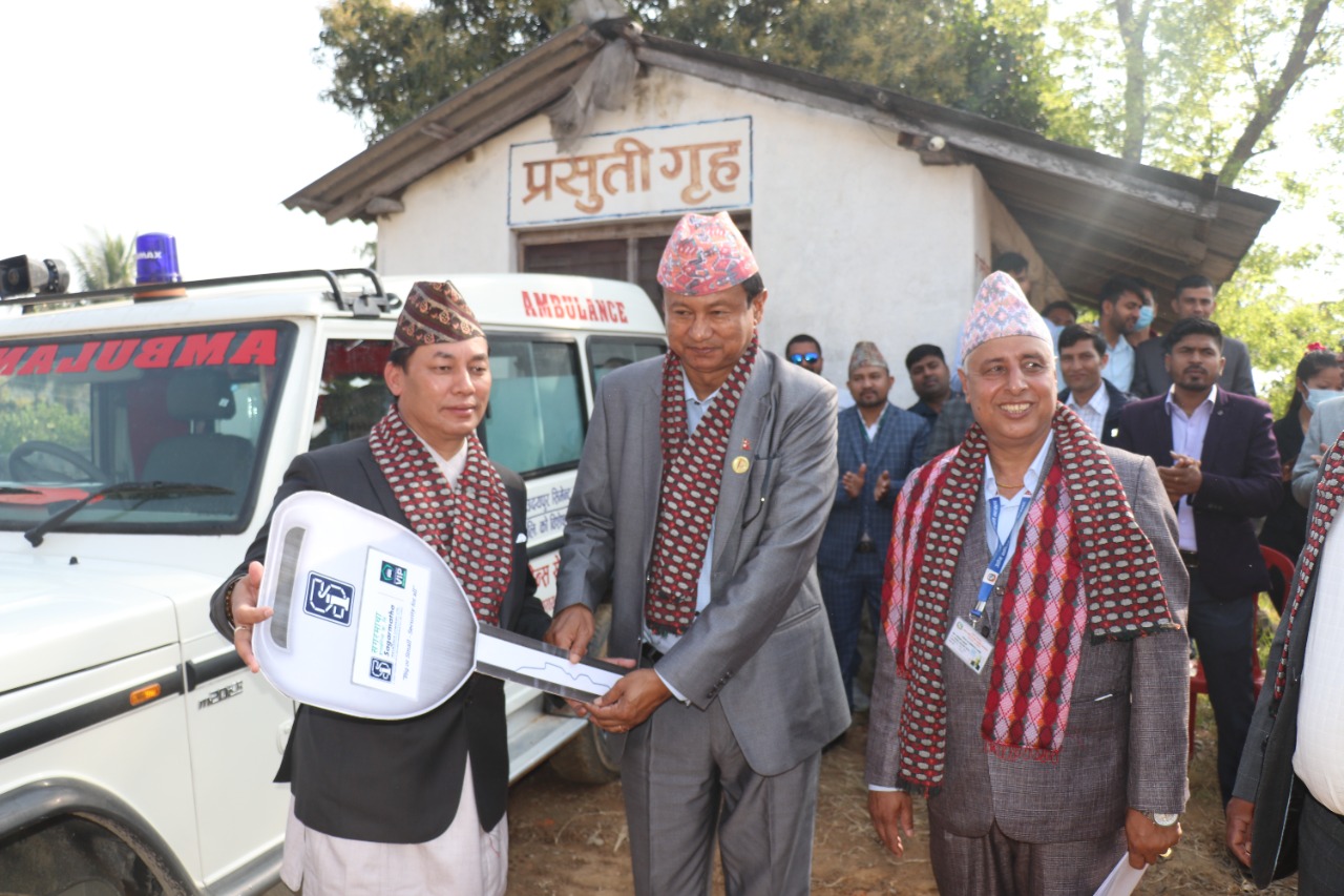 सगरमाथा इन्स्योरेन्सद्धारा स्वास्थ्य चौकीलाई एम्बुलेन्स सहयोग