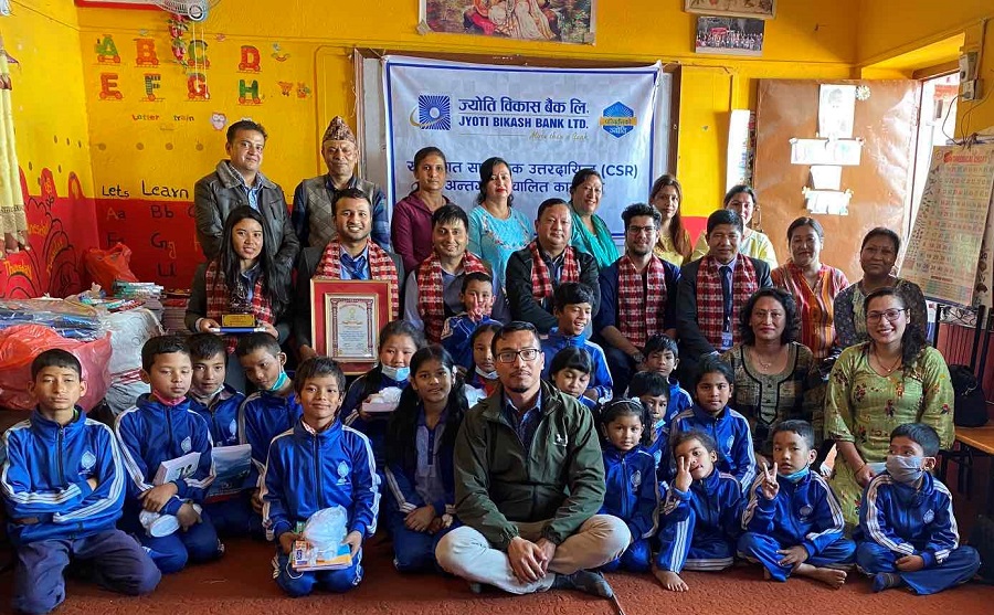 नव आदर्श माध्यमिक विद्यालयलाई ज्योति विकास बैंकको सहयोग